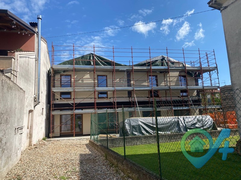 Villa bifamiliare in Vendita a Goito, zona Cerlongo, 240'000€, 200 m²