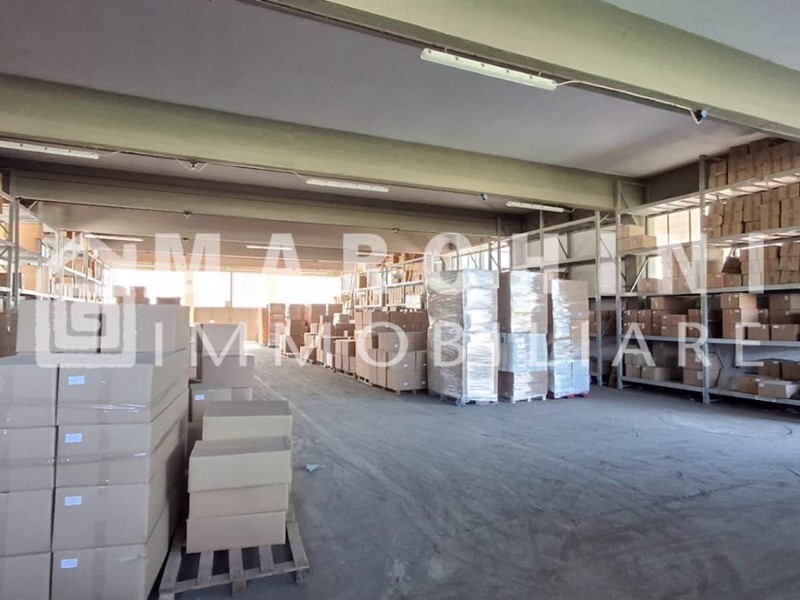 Capannone in Vendita a Montecatini Terme, 1'060'000€, 1780 m²