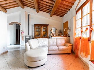 Villetta a schiera in Vendita a Empoli, zona Villanuova, 310'000€, 120 m², con Box