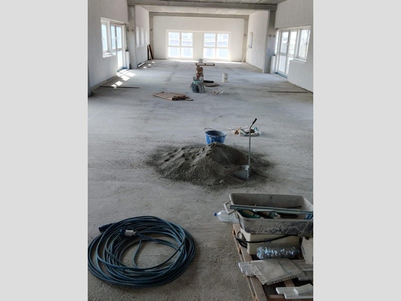 Capannone in Vendita a Cascina, 85'000€, 250 m²