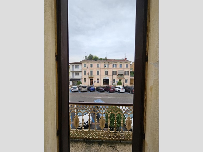 Ufficio in Affitto a Villafranca di Verona, 1'500€, 185 m²