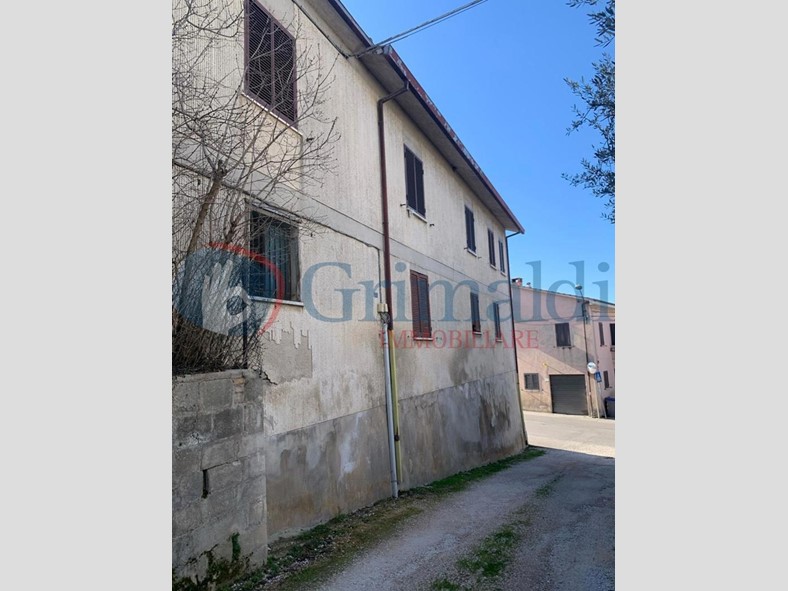 Quadrilocale in Vendita a Montefalco, 110'000€, 100 m², arredato