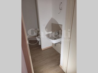 Negozio in Affitto a Sasso Marconi, 800€, 50 m²