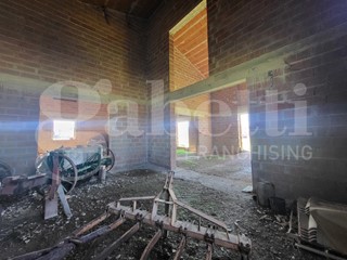 Capannone in Vendita a Gubbio, 128'000&euro;, 200 m²