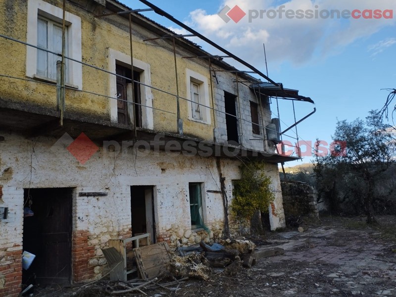 Casale in Vendita a Veroli, 35'000€, 120 m²