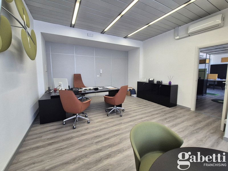 Ufficio in Affitto a Pomigliano d'Arco, 400€, 35 m²