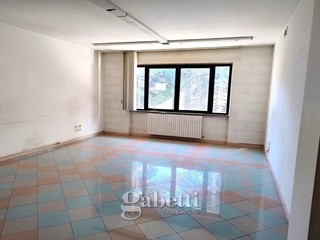 Ufficio in Vendita a Campobasso, 265'000€, 220 m²