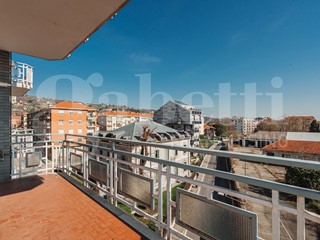 Trilocale in Vendita a Pinerolo, 119'000€, 81 m²