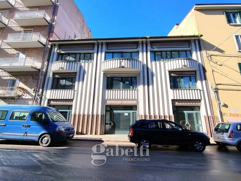 Ufficio in Affitto a Campobasso, 1'500&euro;, 250 m²