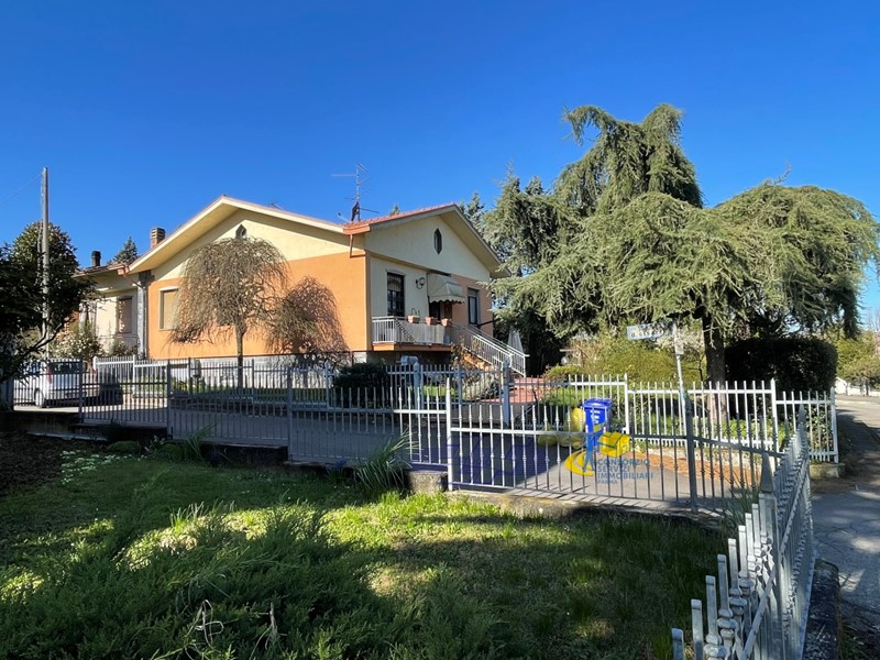 Casa Semi Indipendente in Vendita a Traversetolo, 280'000€, 180 m²