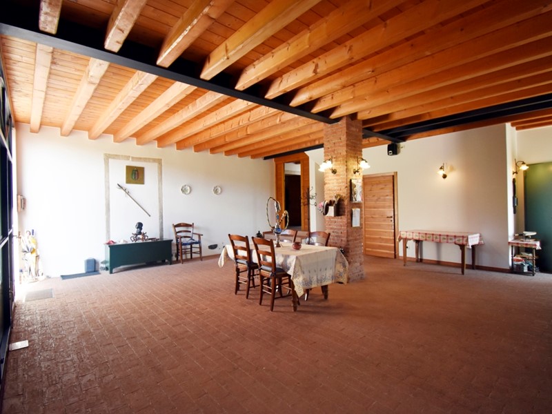 Casa Semi Indipendente in Vendita a Chiampo, 330'000€, 300 m², con Box