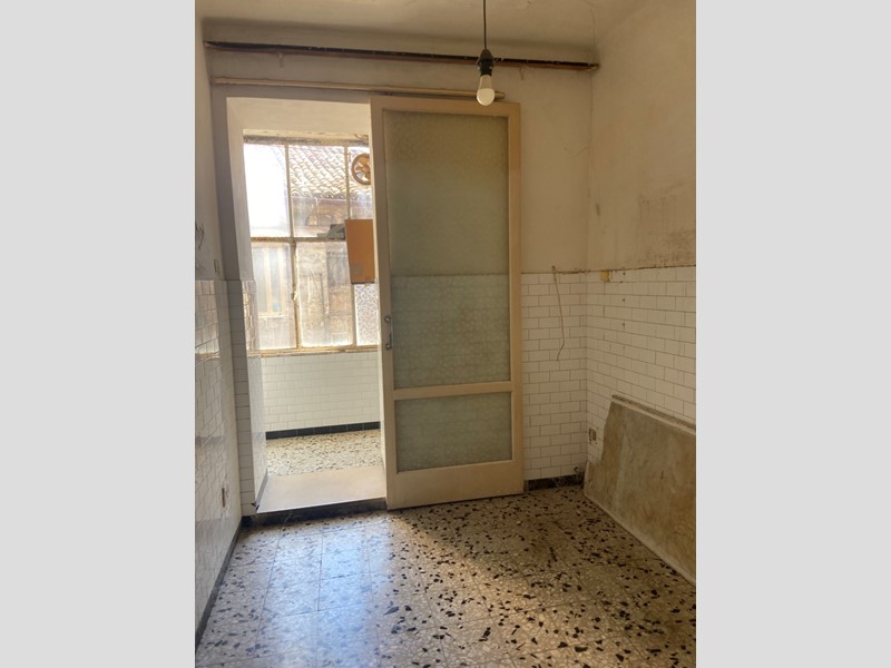 Appartamento in Vendita a Chiaravalle, zona CHIARAVALLE, 75'000€, 95 m²