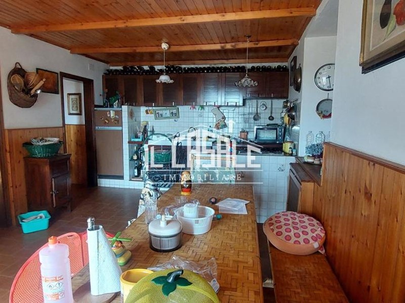 Casa Indipendente in Vendita a Pontassieve, zona Pontassieve, 178'000€, 190 m²