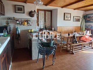 Casa Indipendente in Vendita a Pontassieve, zona Pontassieve, 178'000€, 190 m²