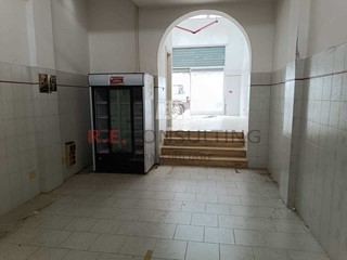 Immobile commerciale in Vendita a Locorotondo, 90'000€, 40 m²
