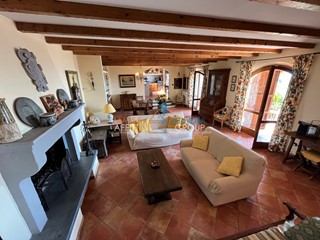 Casa Indipendente in Vendita a Massa, zona Mirteto, 900'000&euro;, 250 m², arredato, con Box