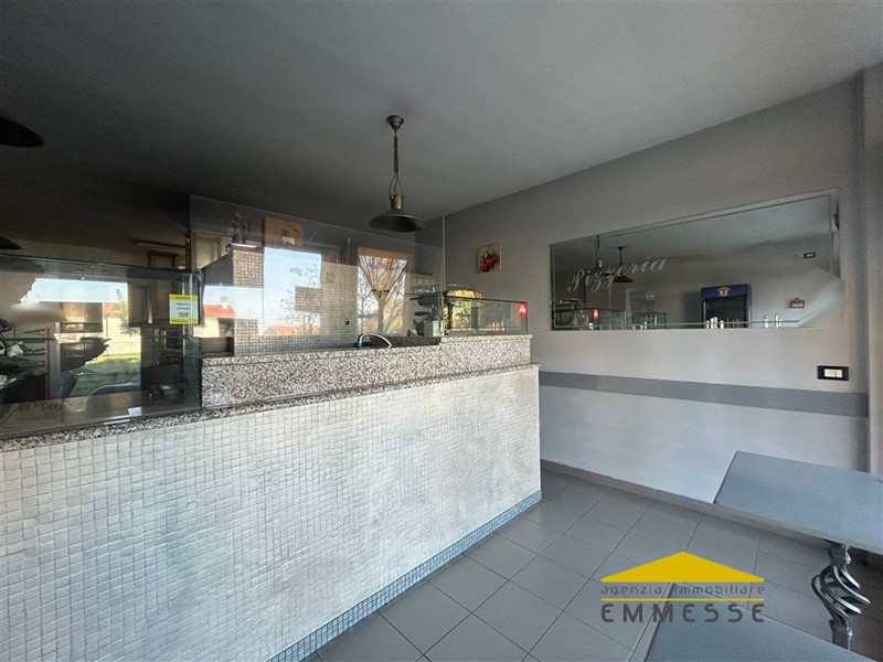 Negozio in Vendita a Montignoso, 125'000€, 50 m²