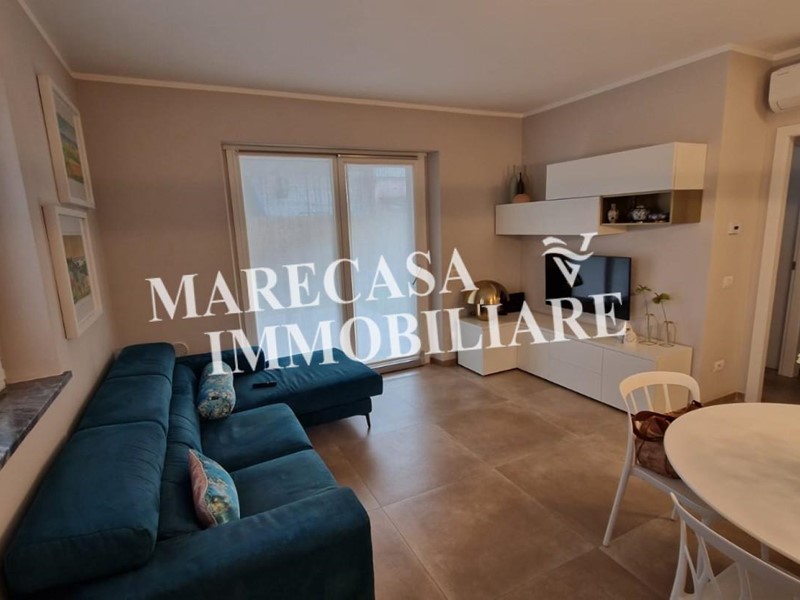 Casa Semi Indipendente in Vendita a Carrara, zona Marina di Carrara, 350'000€, 70 m², arredato