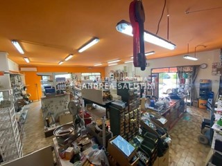 Negozio in Vendita a Santa Maria a Monte, zona Ponticelli, 285'000€, 200 m²