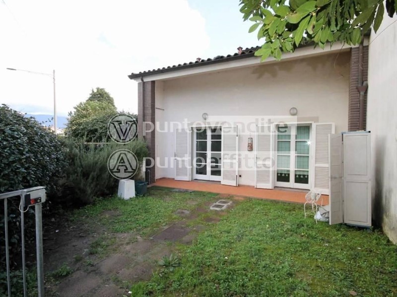 Villa bifamiliare in Vendita a Lucca, zona San Cassiano a Vico, 215'000€, 75 m²