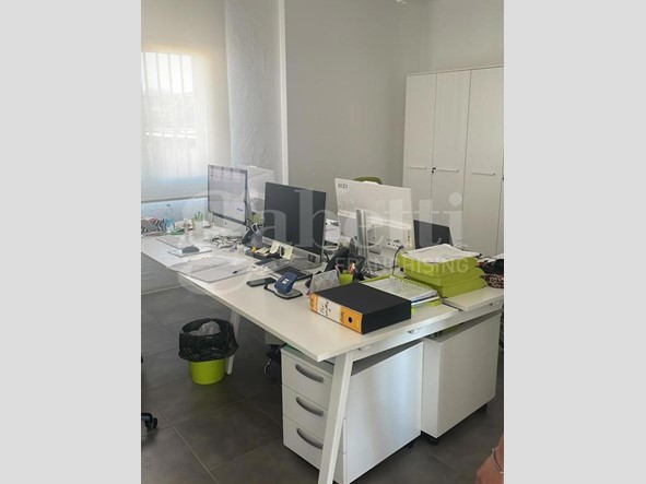 Capannone in Vendita a Barletta, 535'000€, 1000 m²