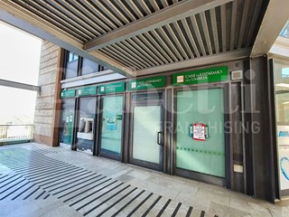 Ufficio in Vendita a Amelia, 170'000€, 170 m², arredato