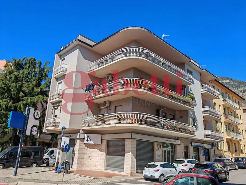 Quadrilocale in Vendita a Venafro, 78'000€, 113 m²