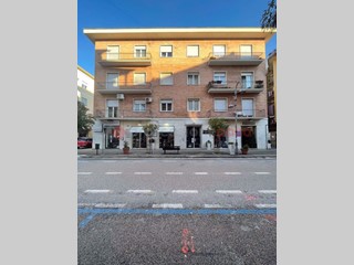 Negozio in Vendita a Cassino, 180'000€, 59 m²