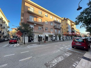 Negozio in Vendita a Cassino, 170'000€, 60 m²