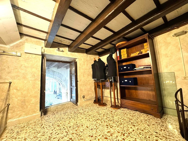Negozio in Affitto a Palermo, 600€, 36 m²
