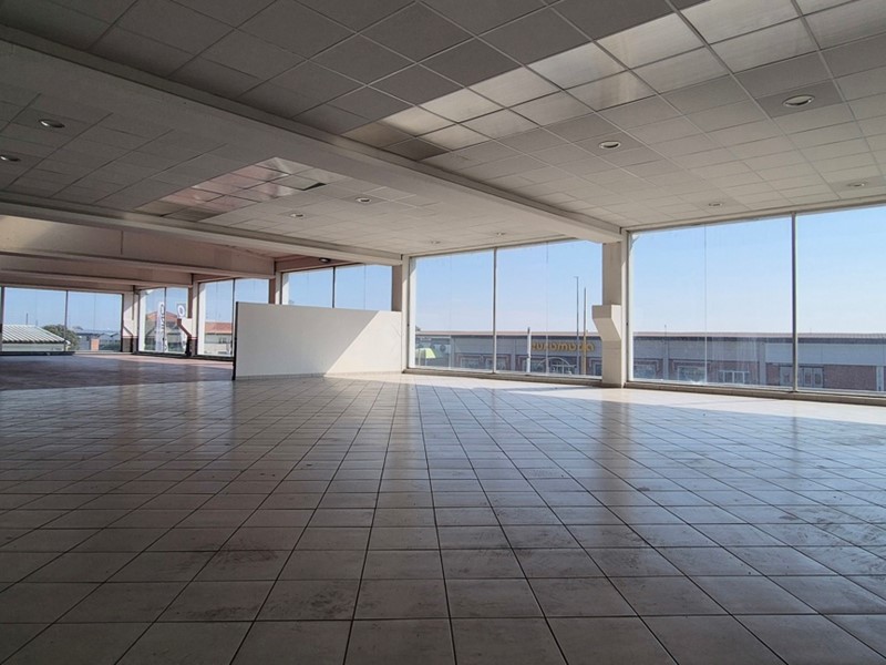 Capannone in Vendita a San Secondo di Pinerolo, 395'000€, 1500 m²