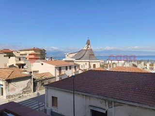 Quadrilocale in Vendita a Reggio Calabria, 115'000€, 145 m²