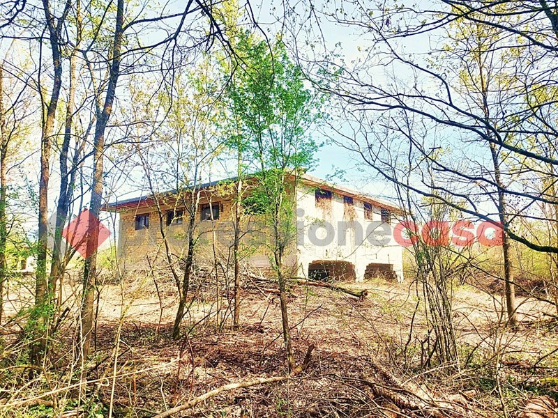 Terreno agricolo in Vendita a Cassino, 130'000€, 14000 m²