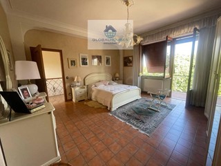 Villa in Vendita a Campagnano di Roma, 295'000€, 350 m²