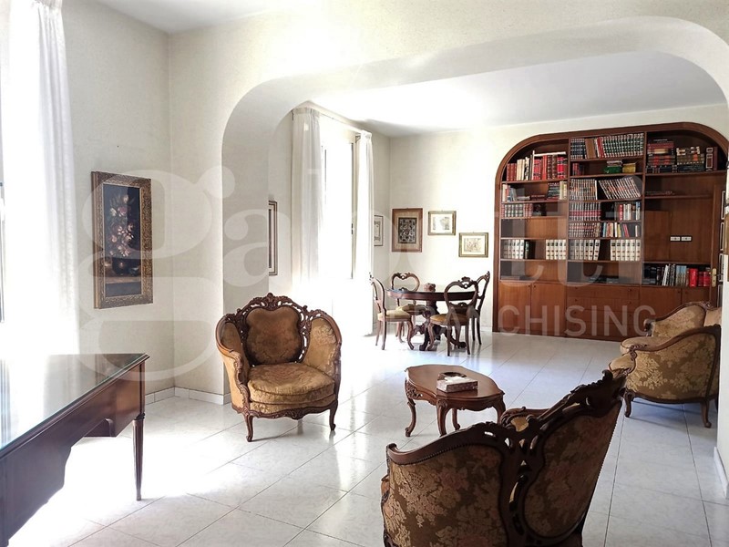 Appartamento in Vendita a Messina, 190'000€, 180 m²