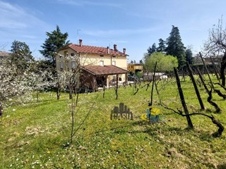 Appartamento in Vendita a Parma, 250'000€, 256 m², con Box