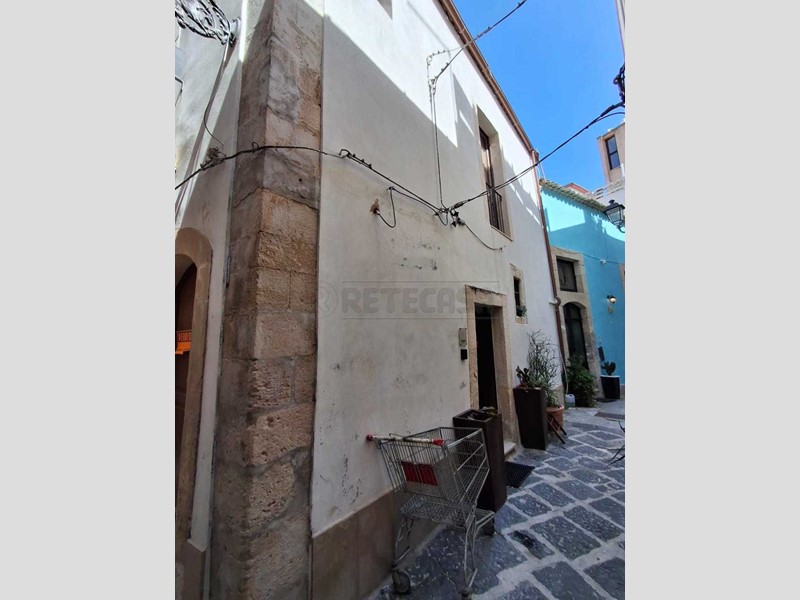 Casa Indipendente in Vendita a Siracusa, 240'000&euro;, 73 m², arredato