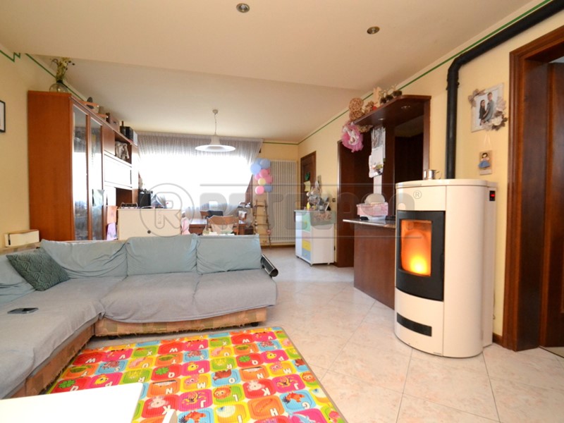 Appartamento in Vendita a Recoaro Terme, zona Bonomini, 115'000&euro;, 156 m², con Box