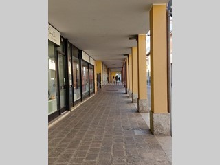 Capannone in Affitto a Melzo, zona Centro Storico, 900€, 80 m²