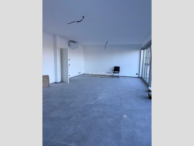 Ufficio in Affitto a Cepagatti, zona Villanova, 2'520€, 286 m²