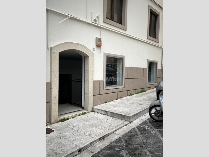Capannone in Affitto a Potenza, 700€, 75 m²