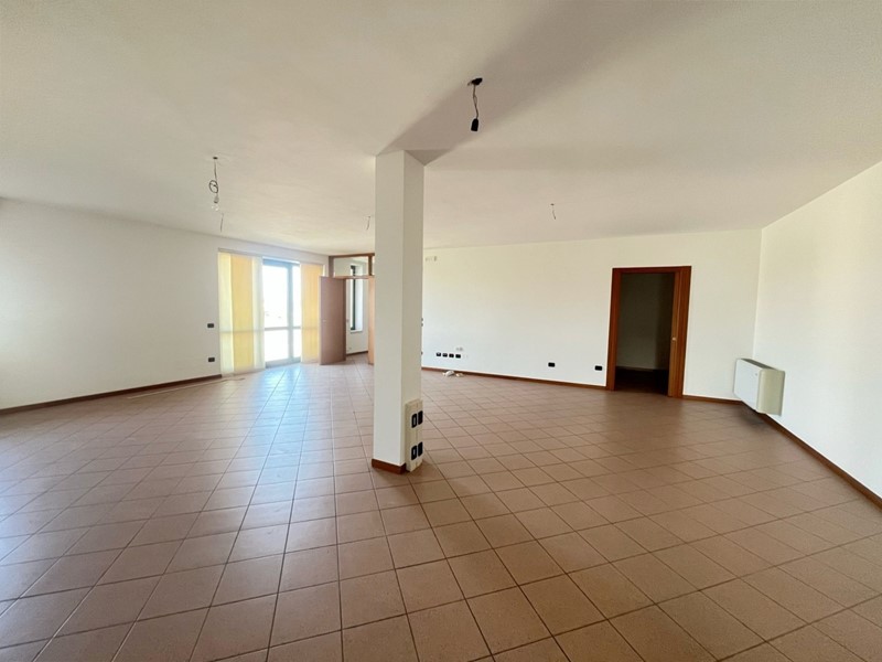 Ufficio in Affitto a Zimella, 1'200€, 110 m²