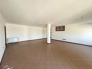 Ufficio in Affitto a Zimella, 1'200€, 110 m²