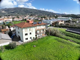 Appartamento in Vendita a Pescia, 140'000€, 300 m², con Box