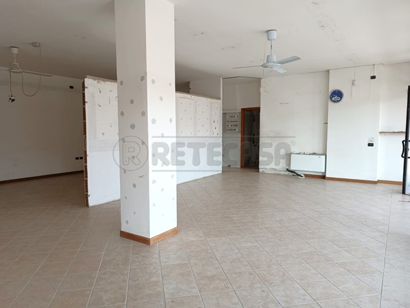 Immobile commerciale in Affitto a Barbarano Mossano, 450€, 121 m²