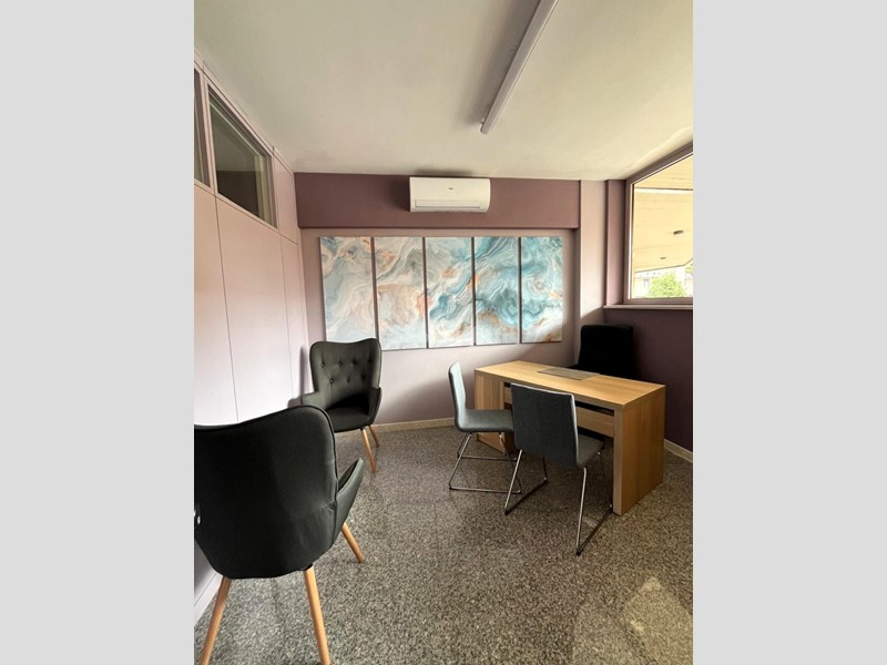 Ufficio in Affitto a Senigallia, zona Vivere Verde, 500€, 14 m², arredato