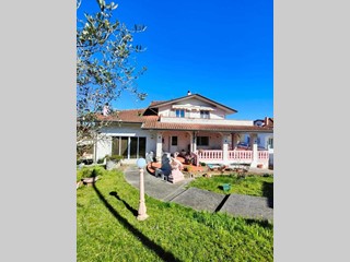 Casa Indipendente in Vendita a Licciana Nardi, 850'000€, 643 m², con Box