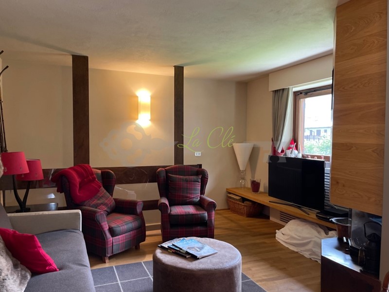 Trilocale in Affitto a Courmayeur, zona La Saxe, 8'500€, 95 m², arredato, con Box