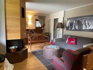 Trilocale in Affitto a Courmayeur, zona La Saxe, 5'000€, 95 m², arredato, con Box