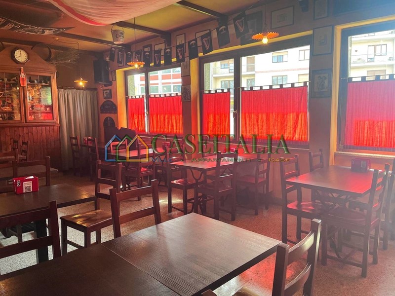 Attività commerciale in Vendita a Banchette, 258 m²